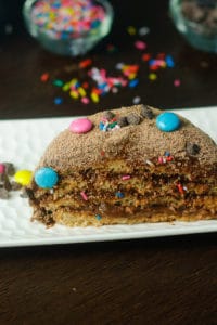 ब्रेड बिस्किट केक बनाने की विधि | Bread Biscuit Cake in hindi Bread Biscuit Cake in plate