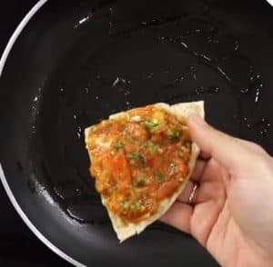 घर पर चटनी चपाती बनाने की विधि | Chutney Chapati In Hindi Chutney Chapati