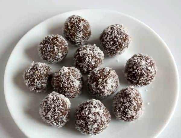 चॉकलेट नारियल बॉल्स कैसे बनाते है | Chocolate Coconut Balls Recipe In Hindi Coconut Chocolate Balls