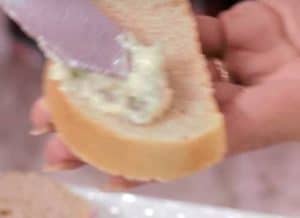 तवा पर इंस्टेंट गार्लिक ब्रेड बनाने की विधि हिन्दी में | Instant Garlic Bread on Tawa Instant Garlic Bread on Taw