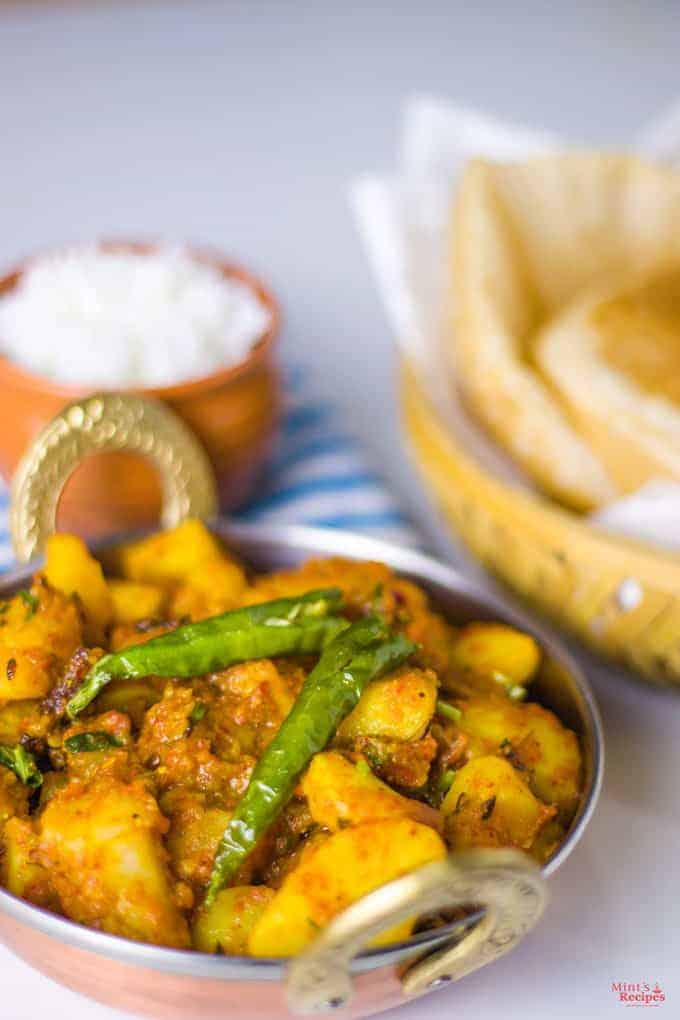 Aloo Tamatar Ki Sabzi served with poori