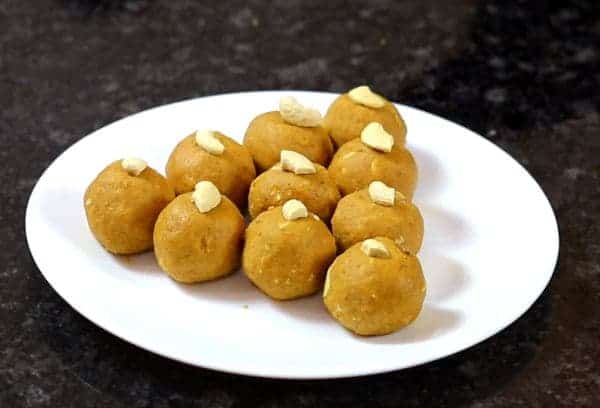 Besan Ke Laddu