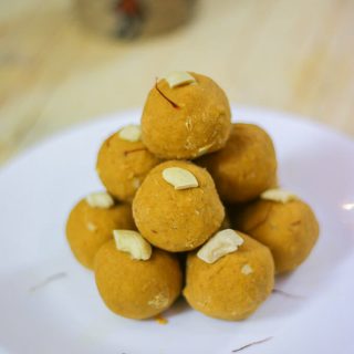 बेसन के लड्डू