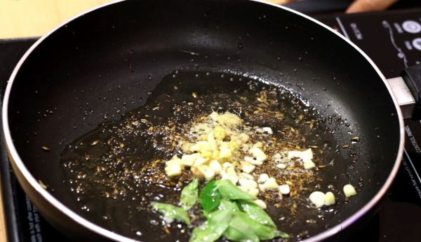 Besan Pyaaz Ki Sabji