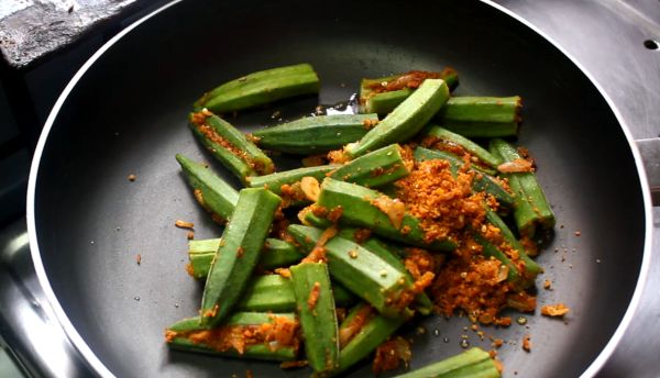 Besan Wali Bharwa Bhindi