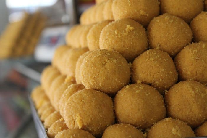 besan ke laddu
