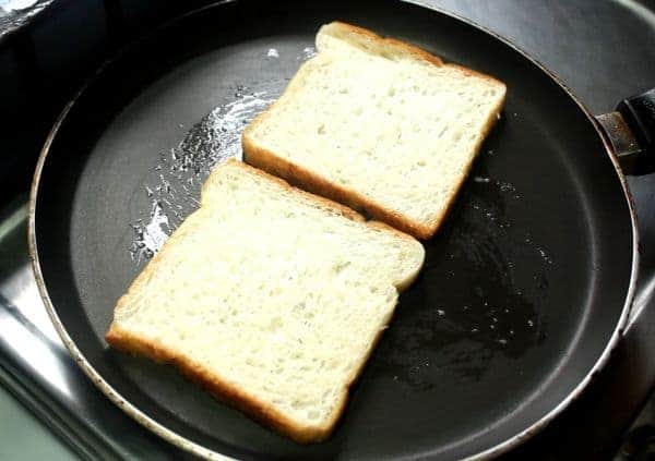Bread Pizza On Tawa 