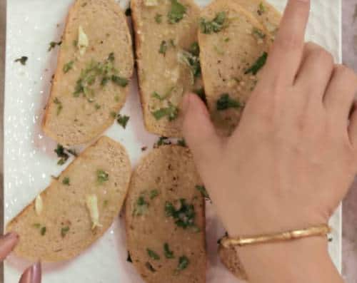 Instant Garlic Bread on Taw