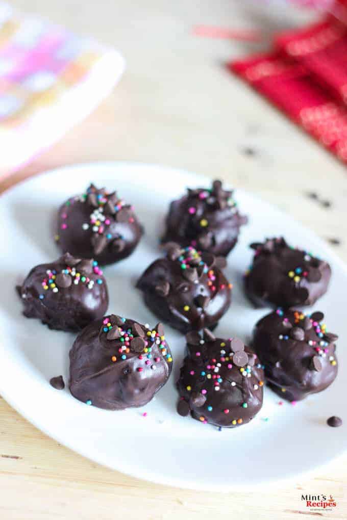 Oreo biscuits balls on a white plate 