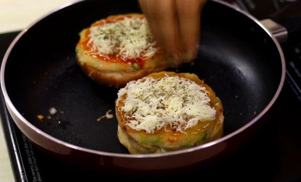 Veg Suji Buns
